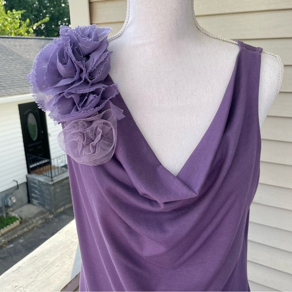 B’leev Drape Front Sleeveless Top with Flower Embellishment Size XL - Picture 4 of 9